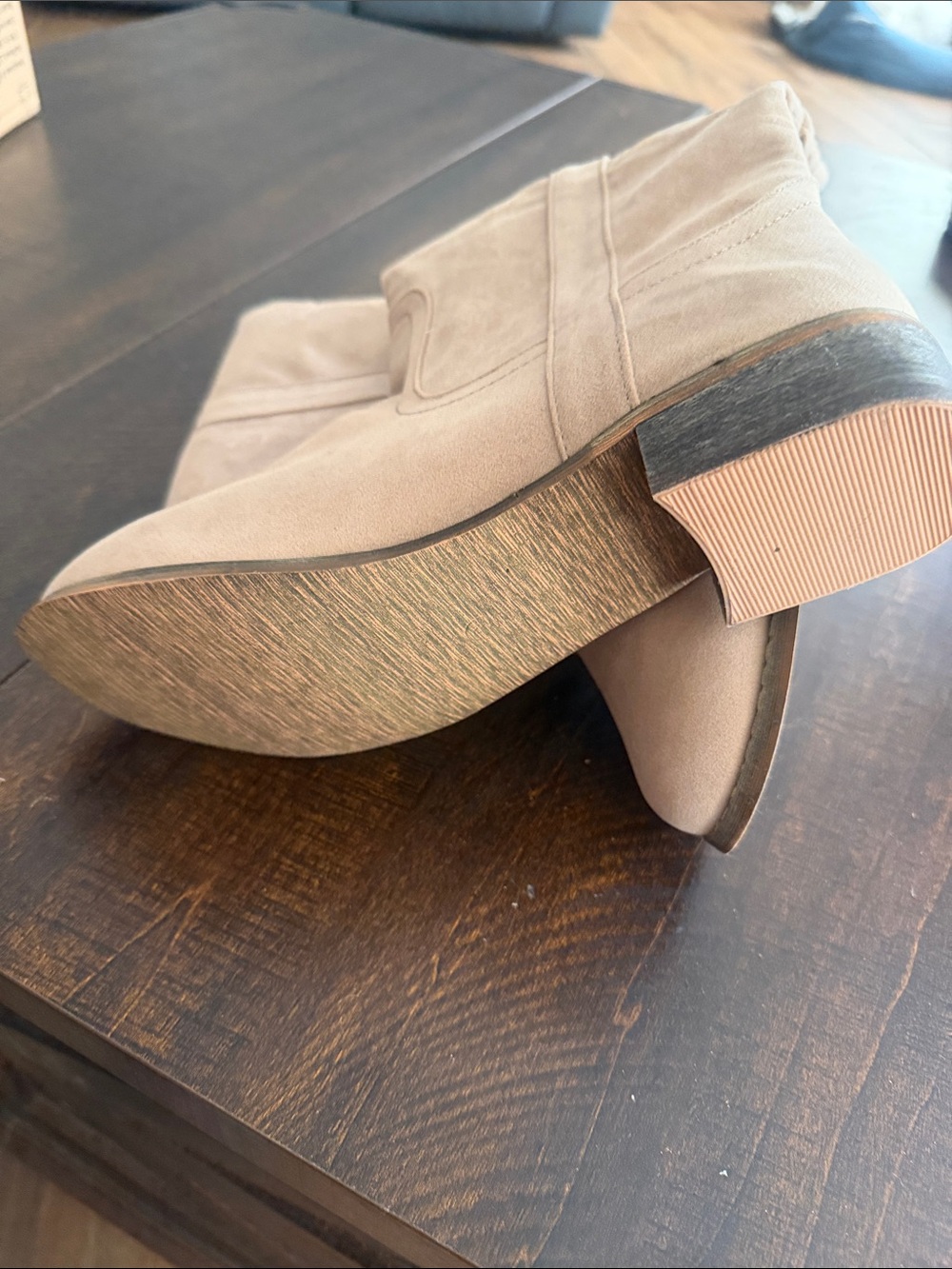 Women's Knee-High Heeled Boots in Beige - Picture 3 of 5
